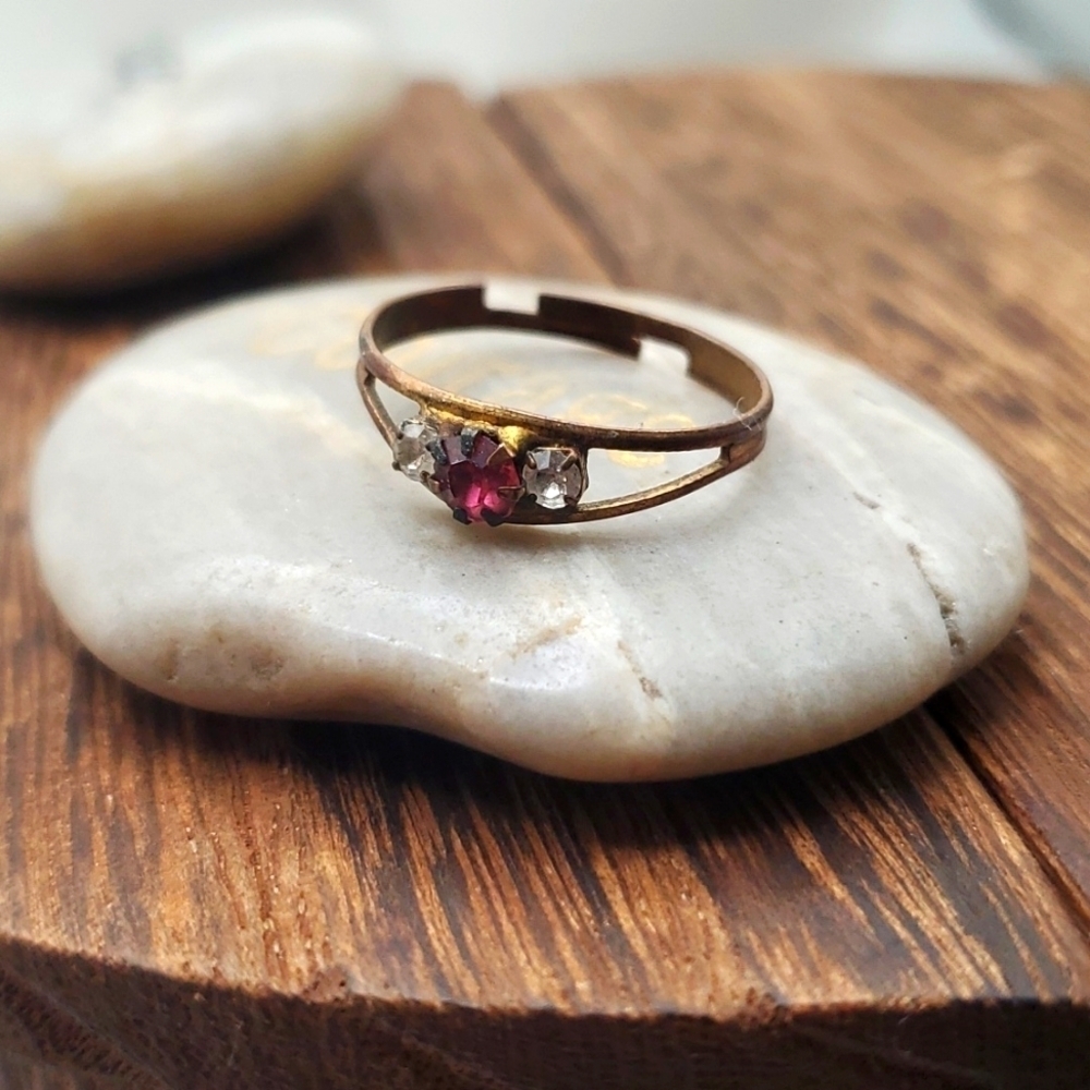 Adjustable‎ band ring ruby R570